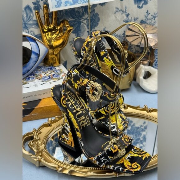 🆕 VERSACE JEANS COUTURE 🧿 NWOB Logo Couture Kirsten Heeled Sandals, Black Sz 8 - Picture 7 of 16